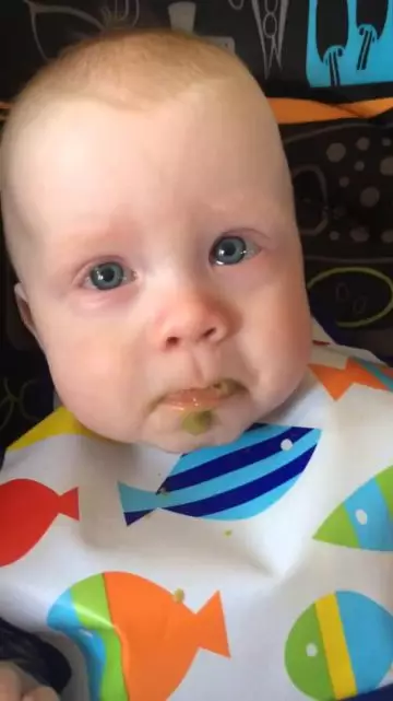 Watch reaction of this baby on her mum singing! You'll melt!